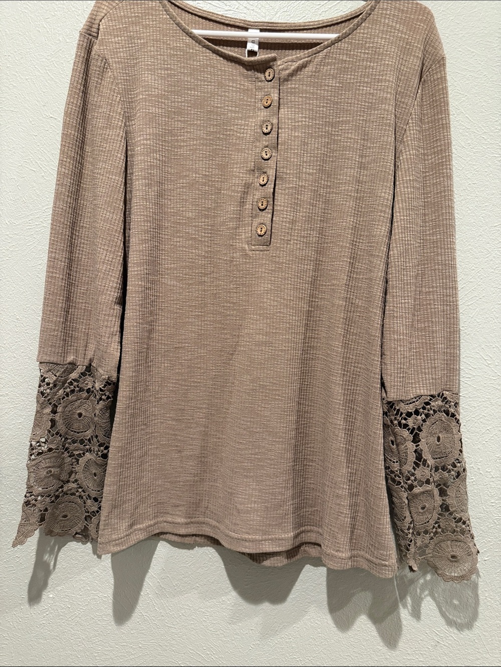 Miselon Women’s Lace-Sleeve Waffle Henley Top - Taupe. PTP 21-24”. Length 27”